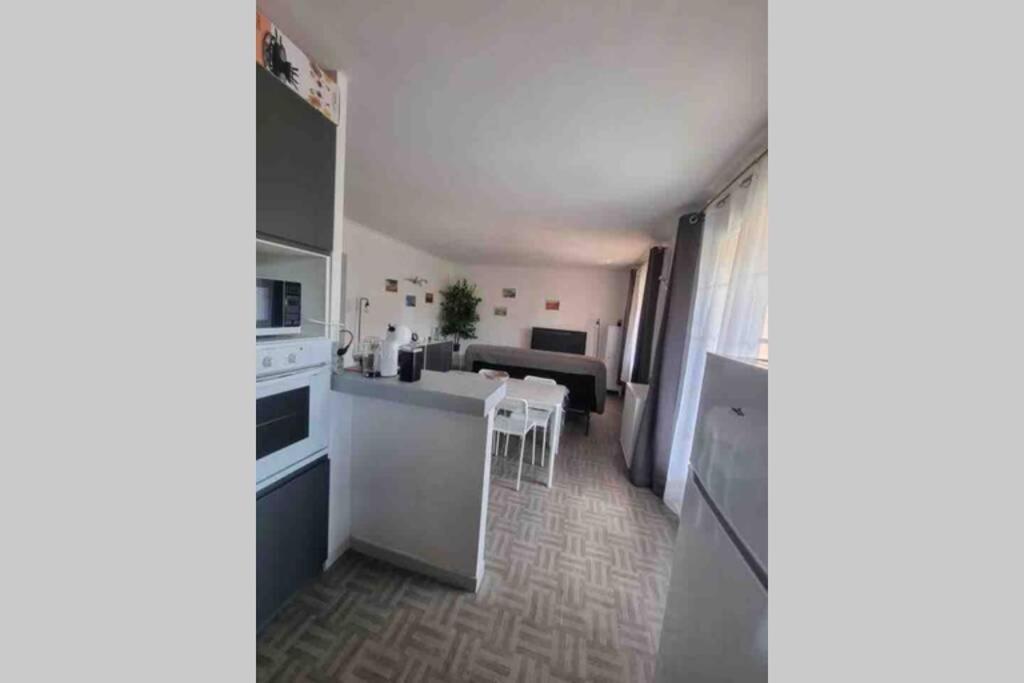 Bel appartement avec balcon et parking privé Le Beausset Exterior foto